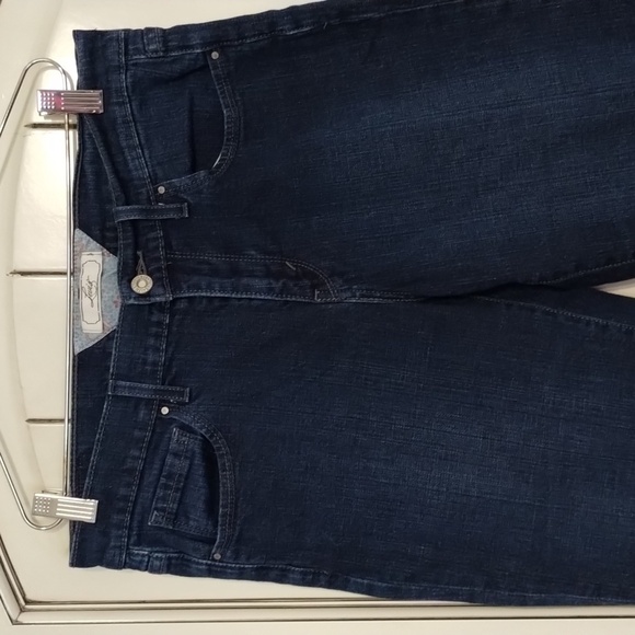 Women's Levi's Size 8 denim cropped jeans medium wash stretch - Picture 2 of 11